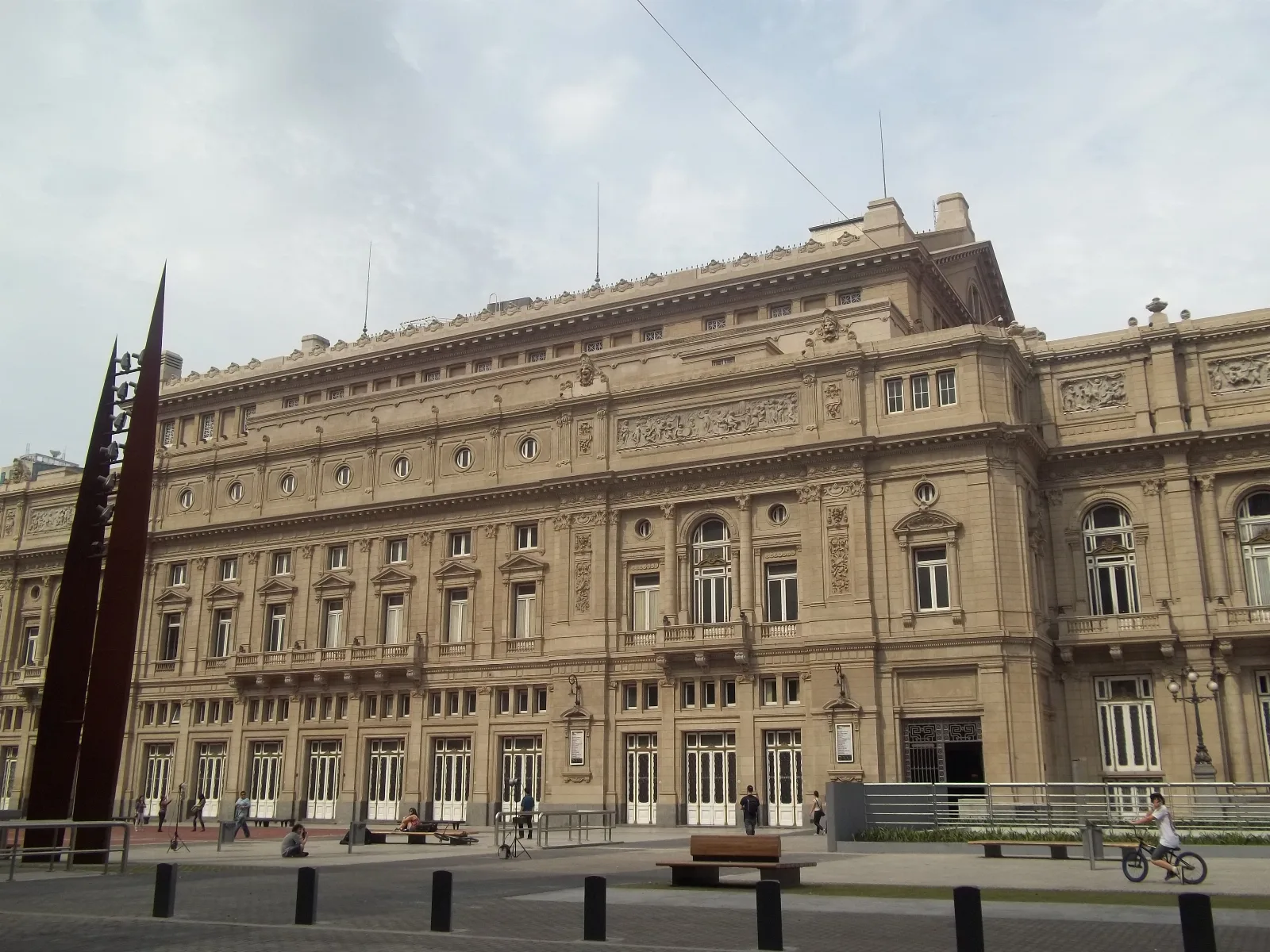 This is a photo of an Argentine monument identified by the ID